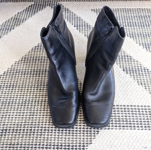 ECCO black leather Chelsea boots - Picture 2 of 10